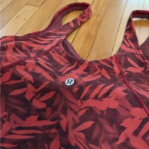 lululemon athletica Women's Red Patterned Cropped Tank size 4 EUC